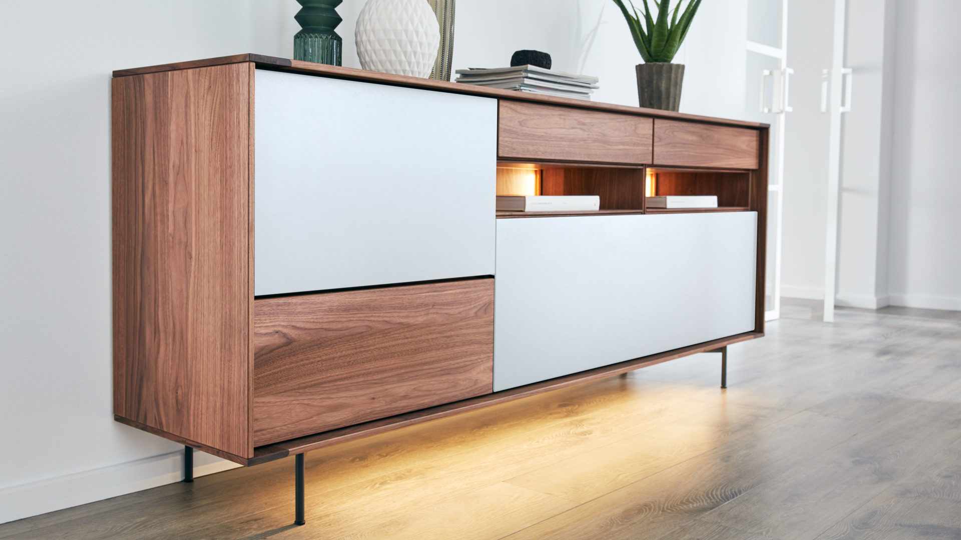 Interliving Esszimmer Serie 5602 Sideboard Colorado Nussbaum