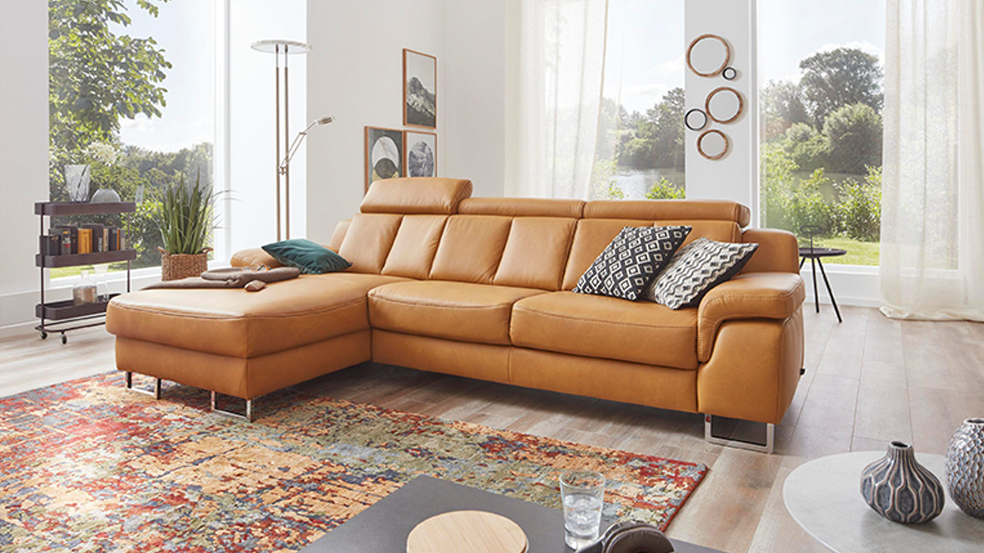 Ecksofa Hukla | il aus Leder in Gelb Interliving Sofa Serie 4050 – Eckkombination kurkumafarbenes LongLife-Leder Cloudy & Chromfüße – Schenkelmaß ca. 177 x 289 cm