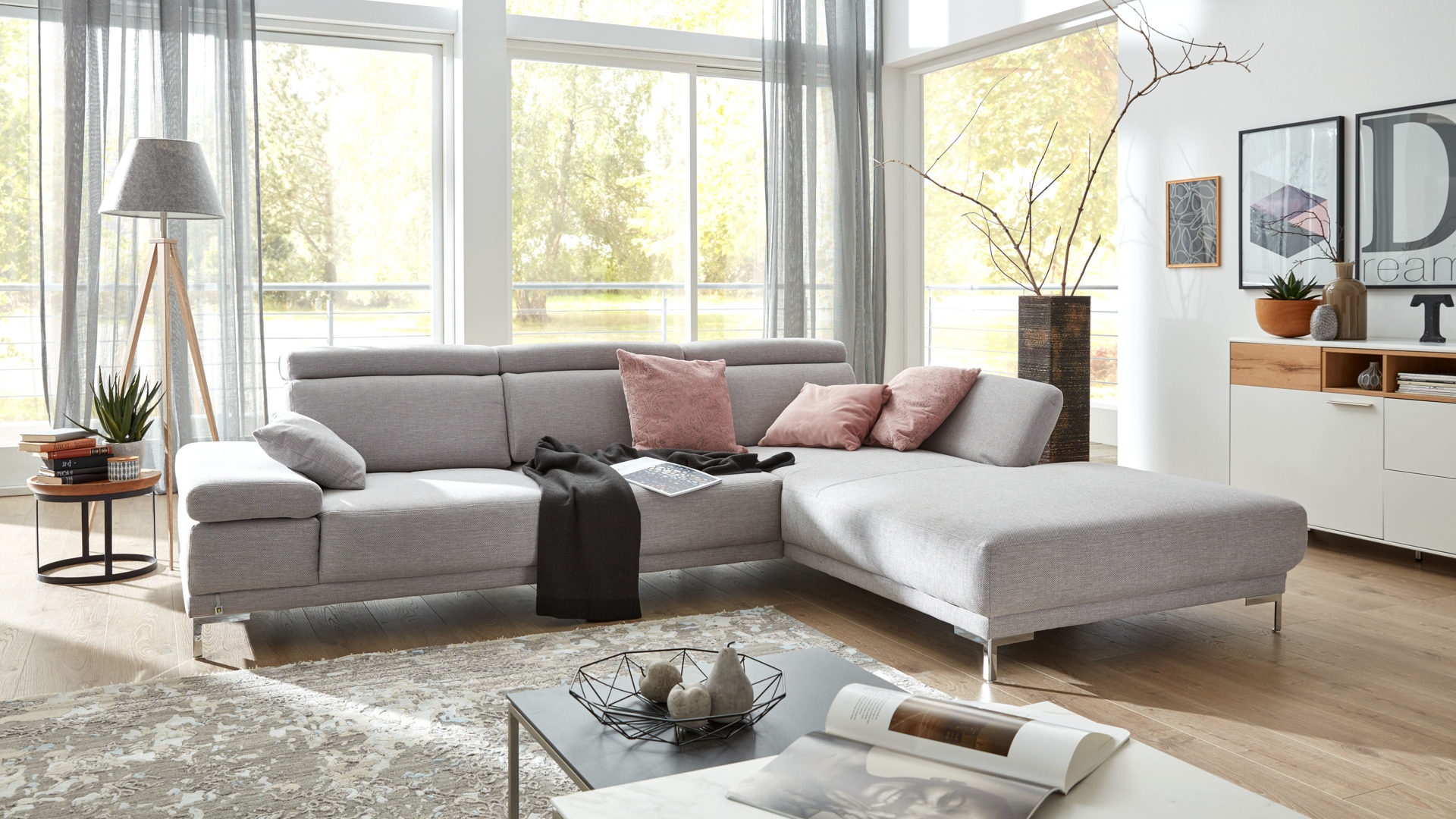 Ecksofa Dietsch | il aus Stoff in Grau Interliving Sofa Serie 4251 – Eckkombination platinfarbener Bezug Active Line Vaneo & Metallfüße – Stellfläche ca. 300 x 225 cm