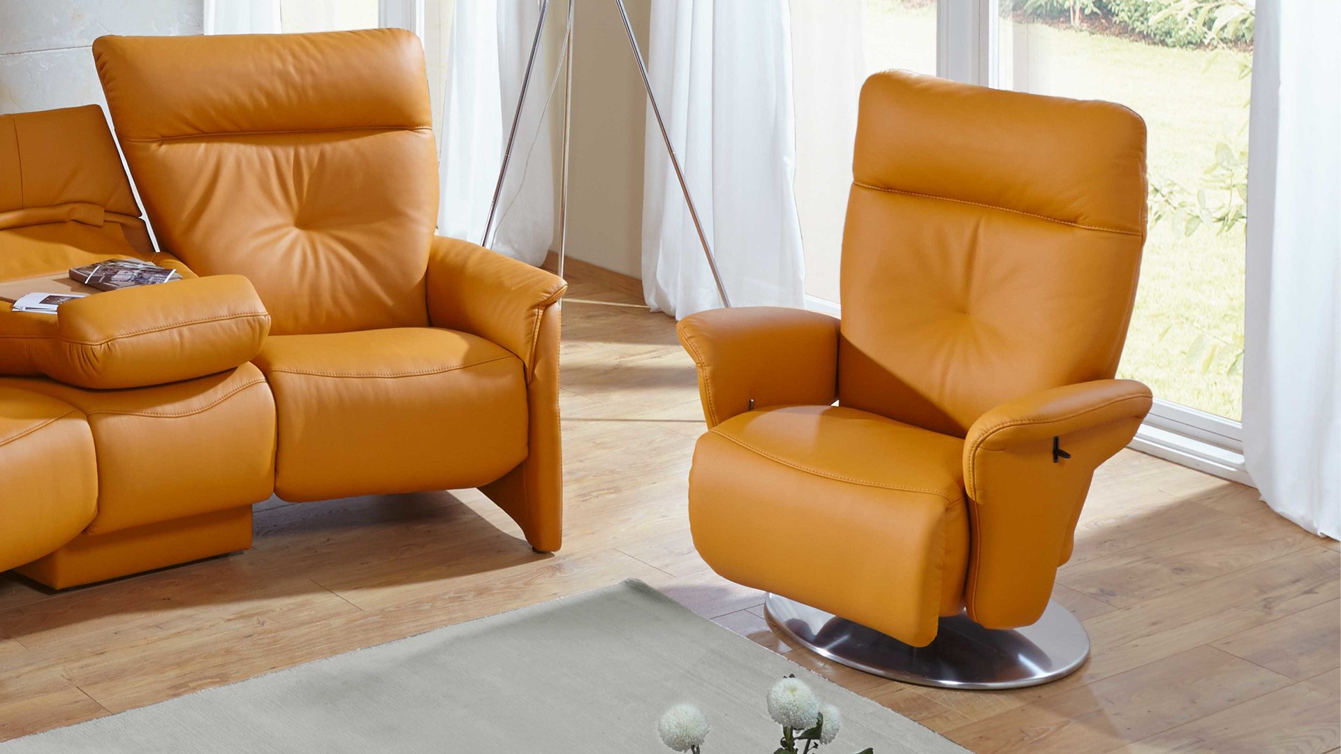 Relaxsessel comfortmaster besser sitzen, liegen, leben aus Leder in Orange Comfortmaster 7503 - Easy-Swing-Sessel 31N safranfarbenes LongLife-Leder Rustika & Edelstahl