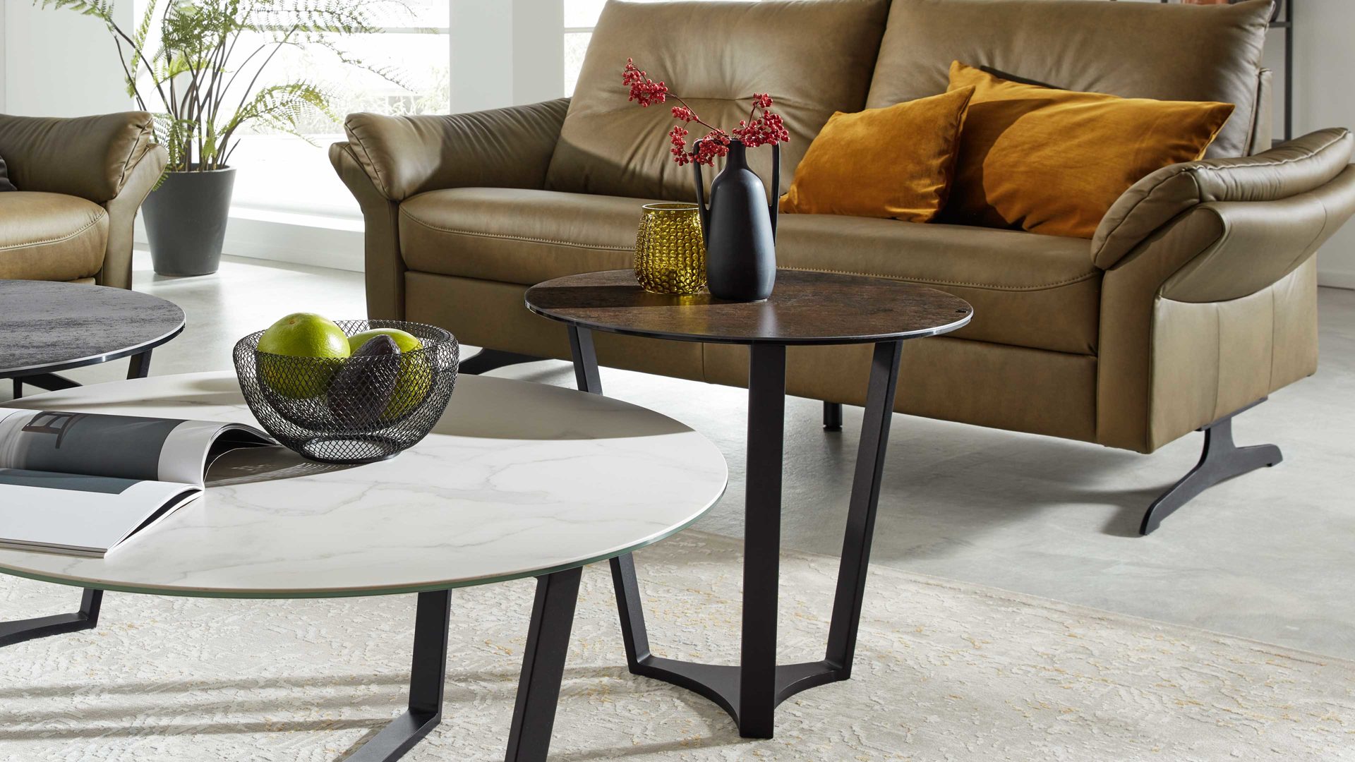 Beistelltisch Interliving aus Keramik in Dunkelbraun Interliving Couchtisch Serie 6208 - Beistelltisch ET175SD rostbraune Keramik & schwarzer Stahl - Durchmesser ca. 55 cm