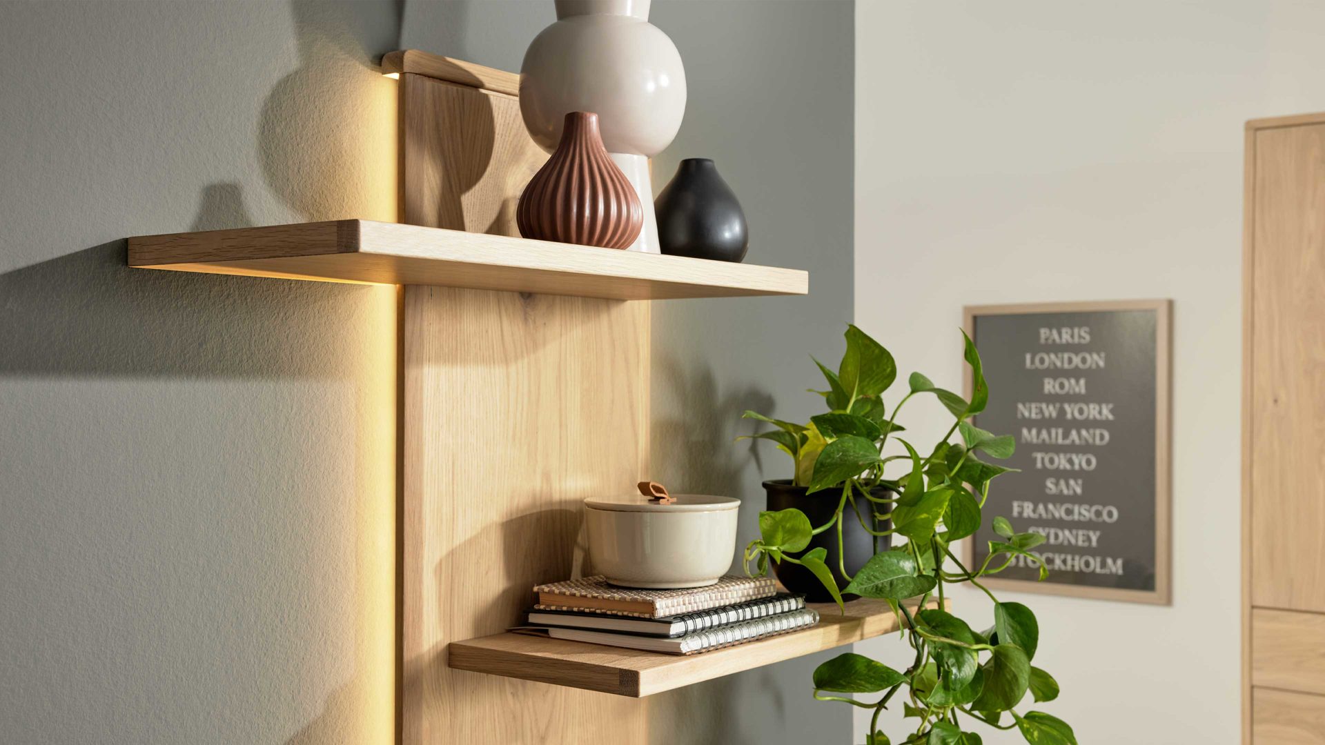 Möbelbeleuchtung Interliving aus Kunststoff in Weiß Interliving Wohnzimmer Serie 2024 - Rückwandbeleuchtung zweiteilig - 10,5 Watt