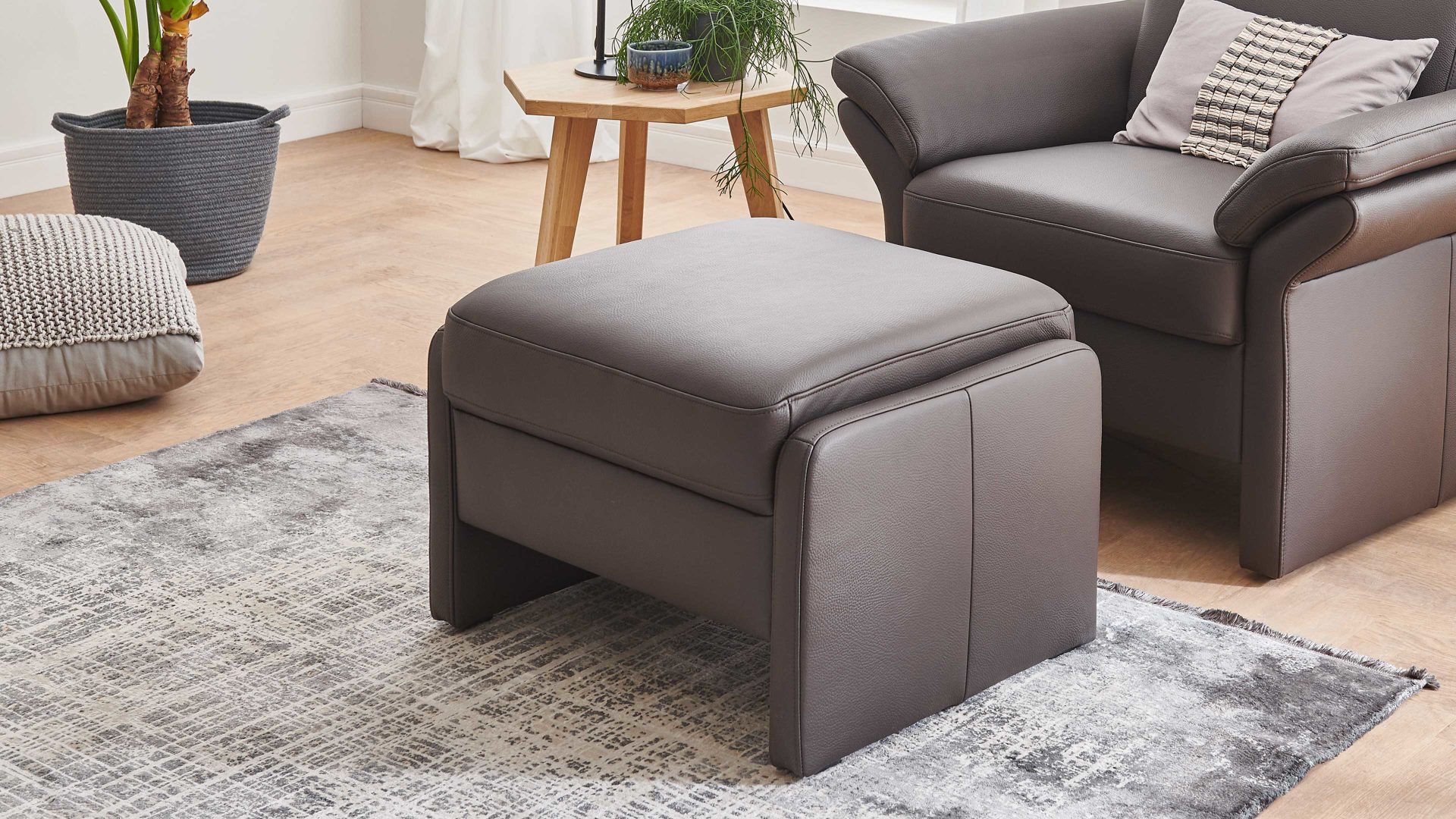 Polsterhocker COMFORT SMART aus Leder in Dunkelbraun COMFORT SMART Primus 2.0 - Polsterhocker moccafarbenes Leder Soft-Line – ca. 70 x 60 cm