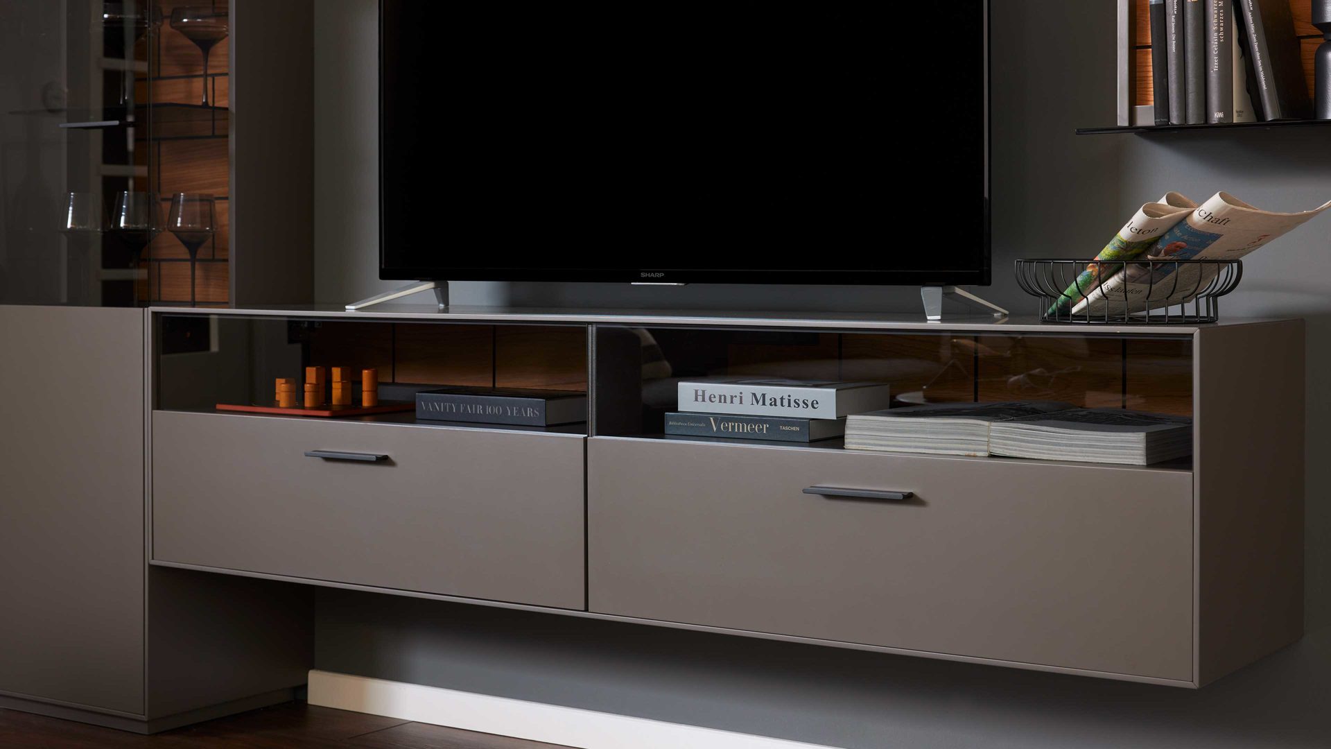 Lowboard Interliving aus Holz in Dunkelgrau Interliving Wohnzimmer Serie 2030 - Hänge-Lowboard 31 Wolfram Grey & Spaltholz - zwei Schubladen, Länge ca. 180 cm