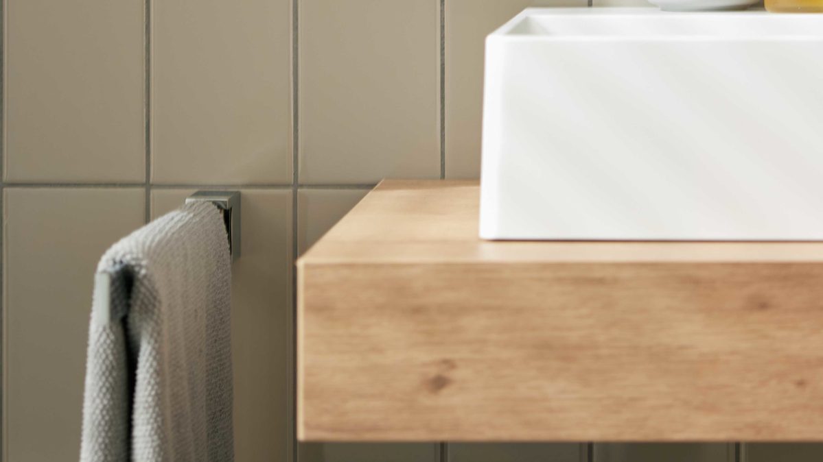 Handtuchhalter Interliving aus Metall in Chrom Interliving Bad Serie 7490 – Handtuchhalter verchromtes Metall