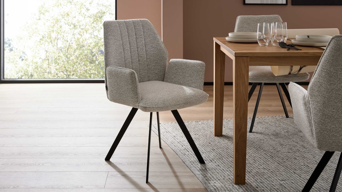 Polsterstuhl Interliving aus Stoff in Weiß Interliving Esszimmer Serie 5102 – Armlehnstuhl V322 leinenfarbener Jacquard Lodge L07 & schwarzes Eisen