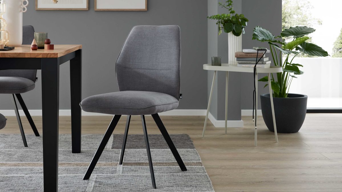 Polsterstuhl Interliving aus Stoff in Grau Interliving Esszimmer Serie 5102 – Polsterstuhl V321 kieselfarbener Webstoff Tirol 489 & schwarzes Eisen
