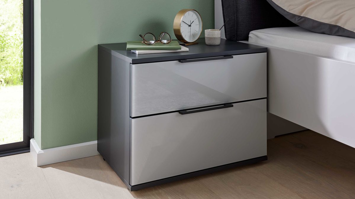 Nachtkommode Interliving aus Holz in Hellgrau Interliving Schlafzimmer Serie 1210 – Nachtkommode 320125 Seidengrau & Basalt - zwei Schubladen, Breite ca. 46 cm
