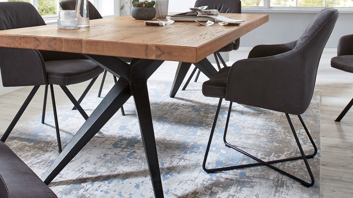 Polsterstuhl WOODS & TRENDS aus Stoff in Anthrazit WOODS & TRENDS Vintage-Dining - Armlehnstuhl 4941 anthrazitfarbene Mikrofaser Texel & schwarzes Eisen