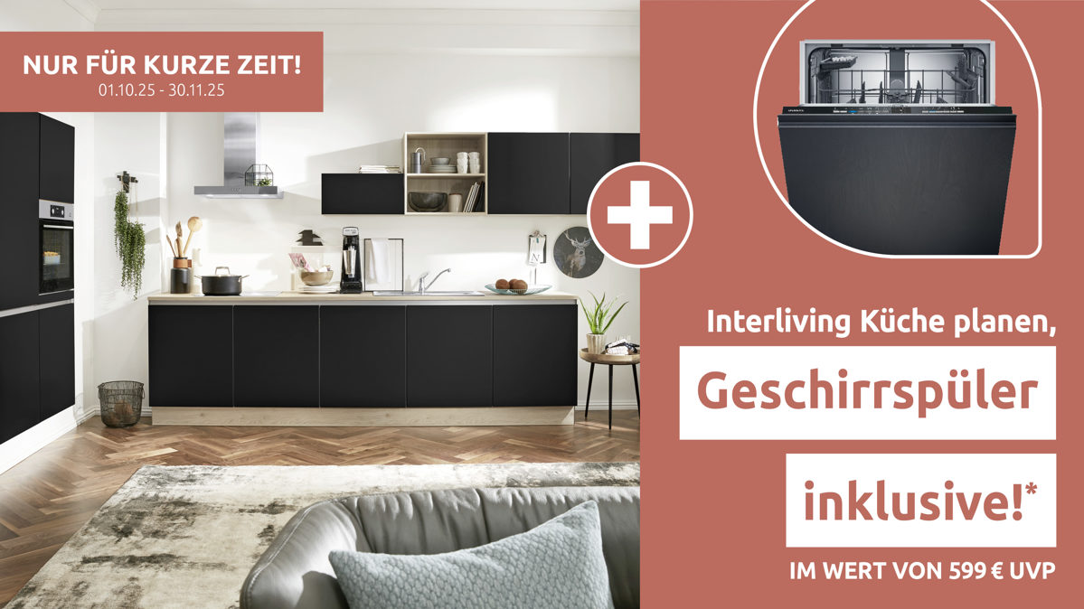 Einbauküche Interliving aus Holz in Schwarz Interliving Küche Serie 3024 mit AEG-Einbaugeräten Mattschwarz & Asteiche natur – zweizeilig