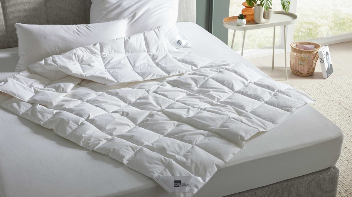 Daunendecke Interliving aus Federn + Daunen in Weiß Interliving Bettdecke Serie 9212 - Daunendecke als Sommerbett extra leicht, ca. 240 g Daunen & Federn - ca. 135 x 200 cm