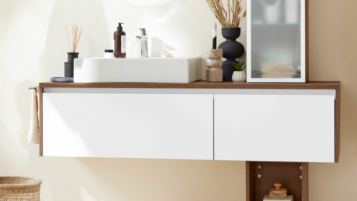 Badmöbel-Set Interliving aus Holz in Weiß Interliving Bad Serie 7357 - Badmöbel-Set Basis Alpinweiß & Eiche Havanna