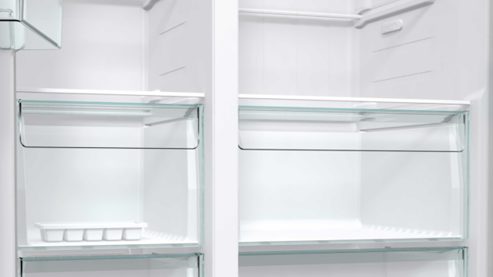 Einbauküche Interliving aus Holz in Weiß Interliving Küche Serie 3090 mit gorenje-Einbaugeräten Magnolia – zweizeilig