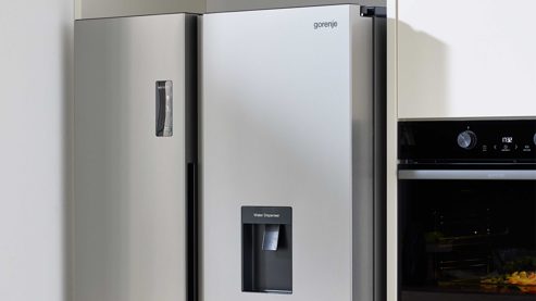 Einbauküche Interliving aus Holz in Weiß Interliving Küche Serie 3090 mit gorenje-Einbaugeräten Magnolia – zweizeilig