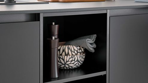 Einbauküche Interliving aus Holz in Schwarz Interliving Küche Serie 3091 mit SIEMENS Einbaugeräten Schwarz - zweizeilig