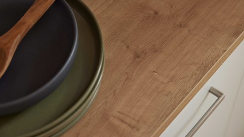 Einbauküche Interliving aus Holz in Weiß Interliving Küche Serie 3094 mit Garderobenschränken Mattweiß & Chalet Eiche