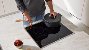 Einbauküche WERT KÜCHE® aus Holz in Hellgrau WERT KÜCHE® Matteo mit Einbaugeräten Sandgrau & Sandeiche - zweiteilig