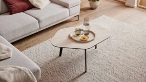 Couchtisch Interliving aus Keramik in Beige Interliving Couchtisch Serie 6231 - Couchtisch travertinfarbene Keramik & schwarzer Stahl - 92 x 65 cm