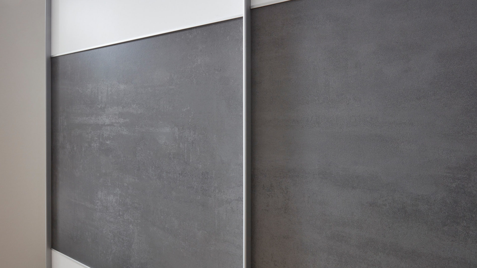 Kleiderschrank Staud aus Holz in Weiß STAUD Schwebetürenschrank Includo Weiß & Oxid – drei Türen, Breite ca. 280 cm