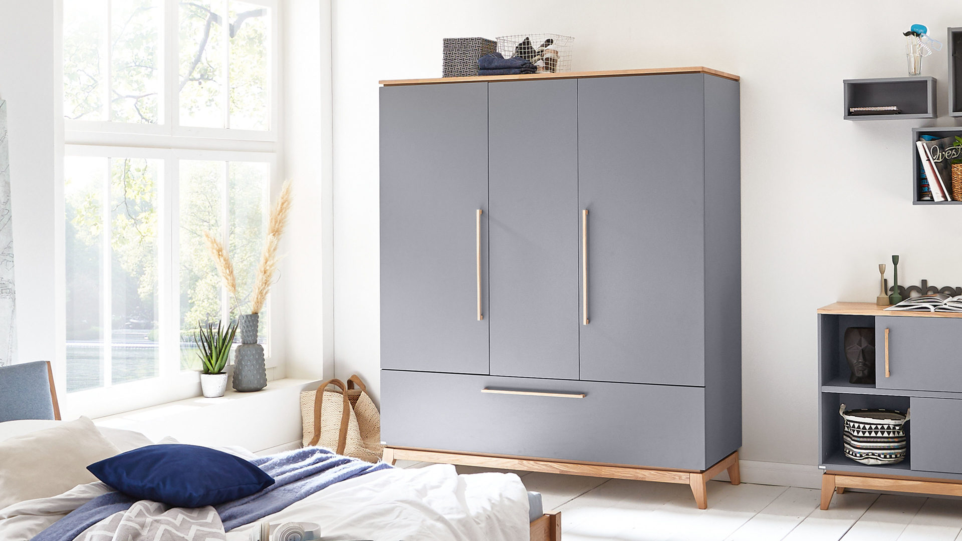 Kleiderschrank Paidi aus Holz in Grau PAIDI Kleiderschrank Sten Eiche & Schiefergrau – drei Türen, eine Schublade, Breite ca. 171 cm