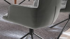 Vierfußstuhl PARTNERRING COLLECTION aus Stoff in Anthrazit PARTNERRING COLLECTION Armlehnstuhl mit Drehfunktion anthrazitfarbener Strukturbezug & Leder