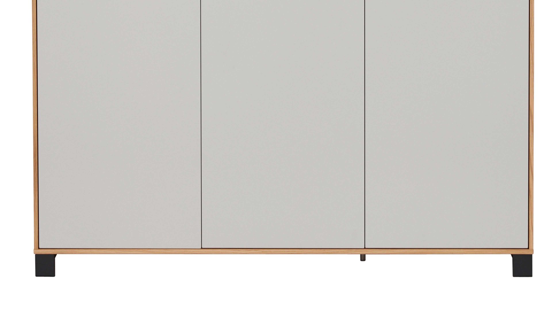 Schuhschrank Interliving aus Holz in Holzfarben Interliving Garderoben Serie 6005 – Schuhschrank 806 Eiche & lichtgrauer Lack – drei Türen