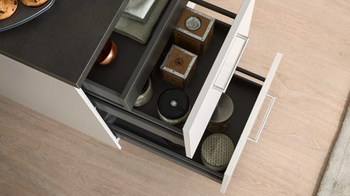 Einbauküche culineo® aus Holz in Beige Culineo® Einbauküche C615 mit AEG Einbaugeräten Sand & taupefarbenes Stripewood  - Stellfläche ca. 442 x 200 cm