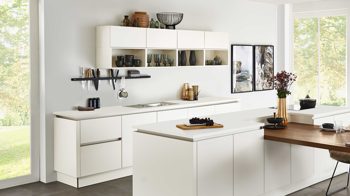 Einbauküche Nolte® küchen aus Holz in Weiß nolte® Einbauküche Soft Lack mit AEG-Einbaugeräten Magnolia, Zement anthrazit & Nussbaum Royal – dreizeilig