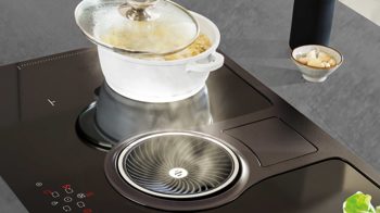 Einbauküche Nobilia® aus Holz in Dunkelgrau nobilia® Einbauküche Touch mit beko-Elektrogeräten Schwarz, Schiefergrau & Alpinweiß - zweizeilig