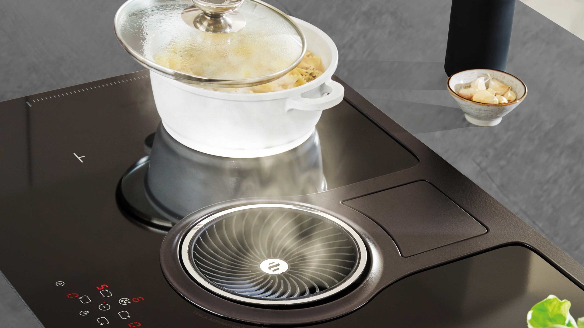 Einbauküche Nobilia® aus Holz in Dunkelgrau nobilia® Einbauküche Touch mit beko-Elektrogeräten Schwarz, Schiefergrau & Alpinweiß - zweizeilig