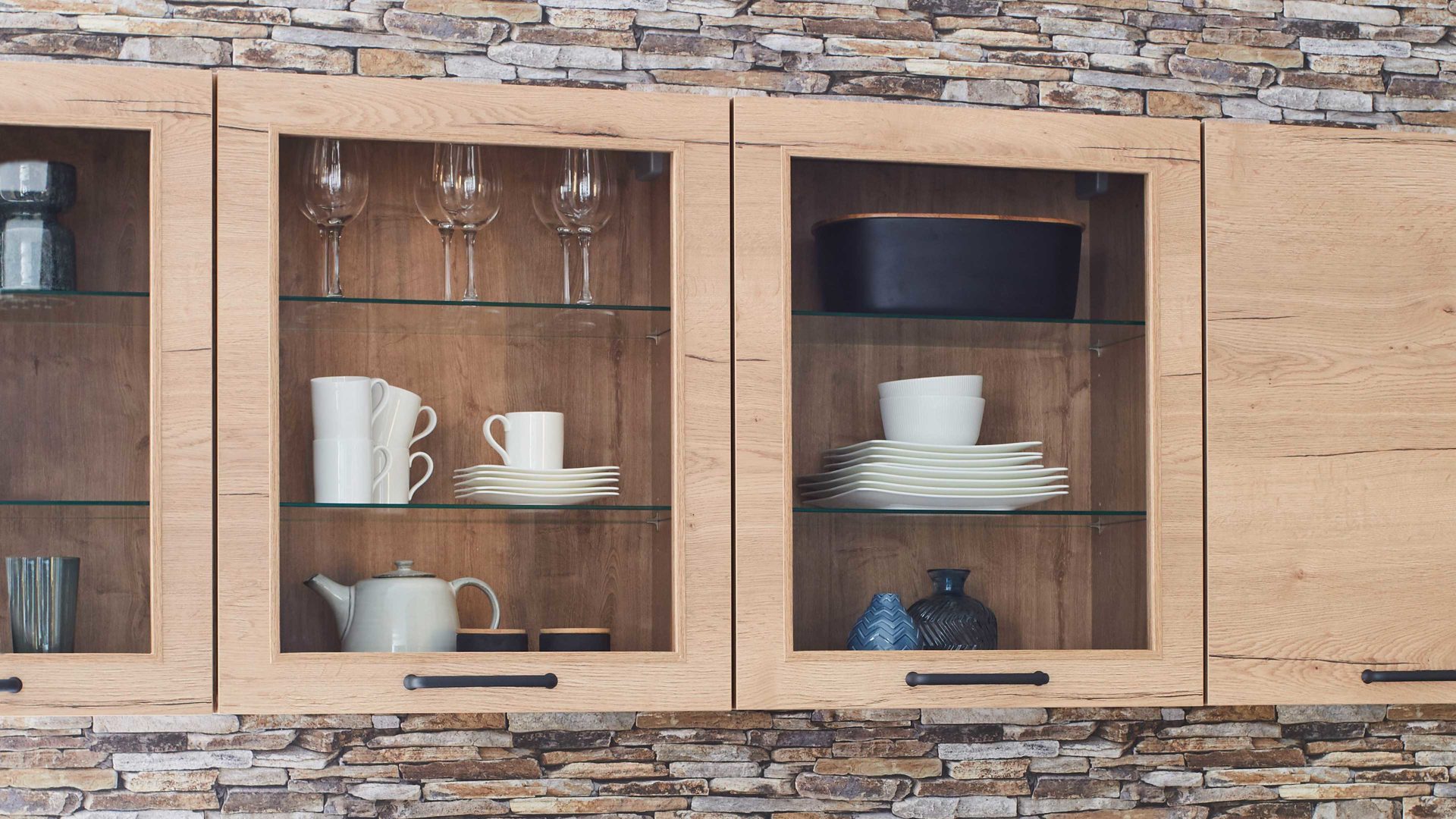 Einbauküche Nobilia® aus Holz in Holzfarben Hell nobilia® Einbauküche Structura mit Einbaugeräten Eiche Sierra – zweizeilig