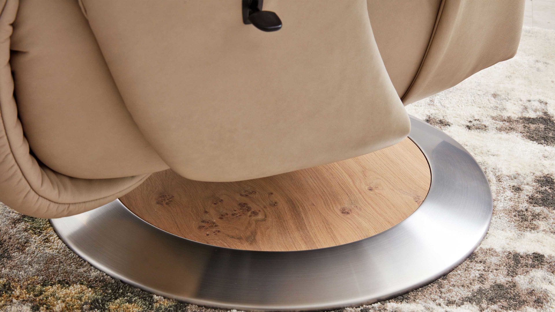 Relaxsessel Interliving aus Leder in Beige Interliving Sessel Serie 4562 - Easy Swing Sessel 51D44 klifffarbenes LongLife-Leder & biancofarbenes Holz