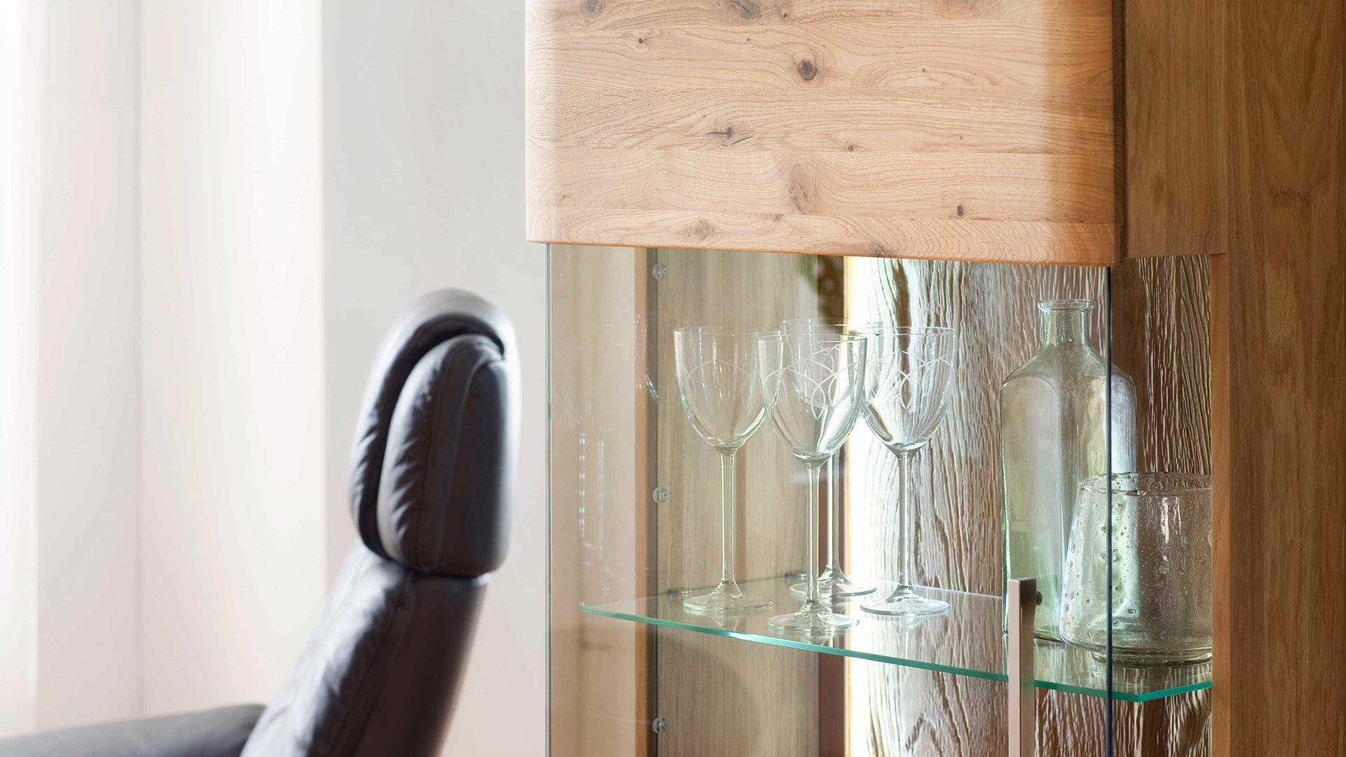 Vitrine Mca furniture aus Holz in Holzfarben Wohnprogramm Santori - Vitrine Eiche & Asteiche – eine Tür, rechts