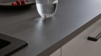 Einbauküche Interliving aus Holz in Weiß Interliving Küche Serie 3032 mit privileg Einbaugeräten Weiß & Quarzgrau - Stellfläche ca. 395 x 245 cm