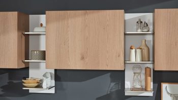 Einbauküche Interliving aus Holz in Weiß Interliving Küche Serie 3013 mit AEG Einbaugeräten Arcticweiß & Eiche Pinot – zweizeilig