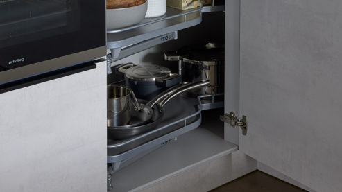 Einbauküche Interliving aus Holz in Weiß Interliving Küche Serie 3080 mit privileg Einbaugeräten weißer Beton - Stellfläche ca. 247 x 308 cm