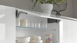 Einbauküche Interliving aus Holz in Weiß Interliving Küche Serie 3081 mit privileg Einbaugeräten Hochglanz Weiß & Natureiche - Stellfläche ca. 250 x 269 cm