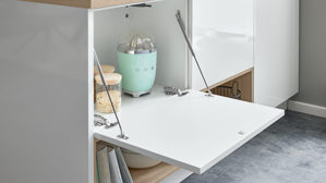 Einbauküche Interliving aus Holz in Weiß Interliving Küche Serie 3081 mit privileg Einbaugeräten Hochglanz Weiß & Natureiche - Stellfläche ca. 250 x 269 cm