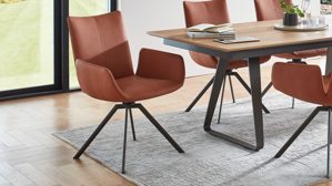 Vierfußstuhl Venjakob aus Stoff in Orange VENJAKOB Armlehnstuhl Margit cognacfarbene Mikrofaser Gavin & sepiafarbenes Metall