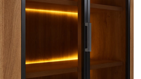 Vitrine WOODS & TRENDS aus Holz in Holzfarben WOODS & TRENDS Esszimmer Serie Zade - Vitrine mit Beleuchtung Eiche & Glas - drei Türen, zwei Schubladen, ca. 100 x 200 cm