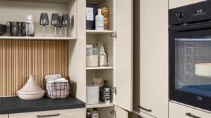 Einbauküche Nobilia® aus Holz in Beige nobilia® Einbauküche Easytouch mit Elektrogräten Sand & Stripewood light - Stellfläche ca. 350 x 340 cm