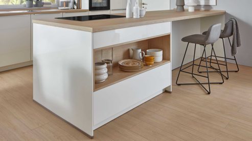 Einbauküche Nobilia® aus Holz in Weiß nobilia® Einbauküche Novalux mit gorenje Elektrogeräten Weiß & Eiche Como - zweizeilig