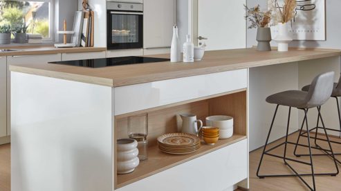 Einbauküche Nobilia® aus Holz in Weiß nobilia® Einbauküche Novalux mit gorenje Elektrogeräten Weiß & Eiche Como - zweizeilig