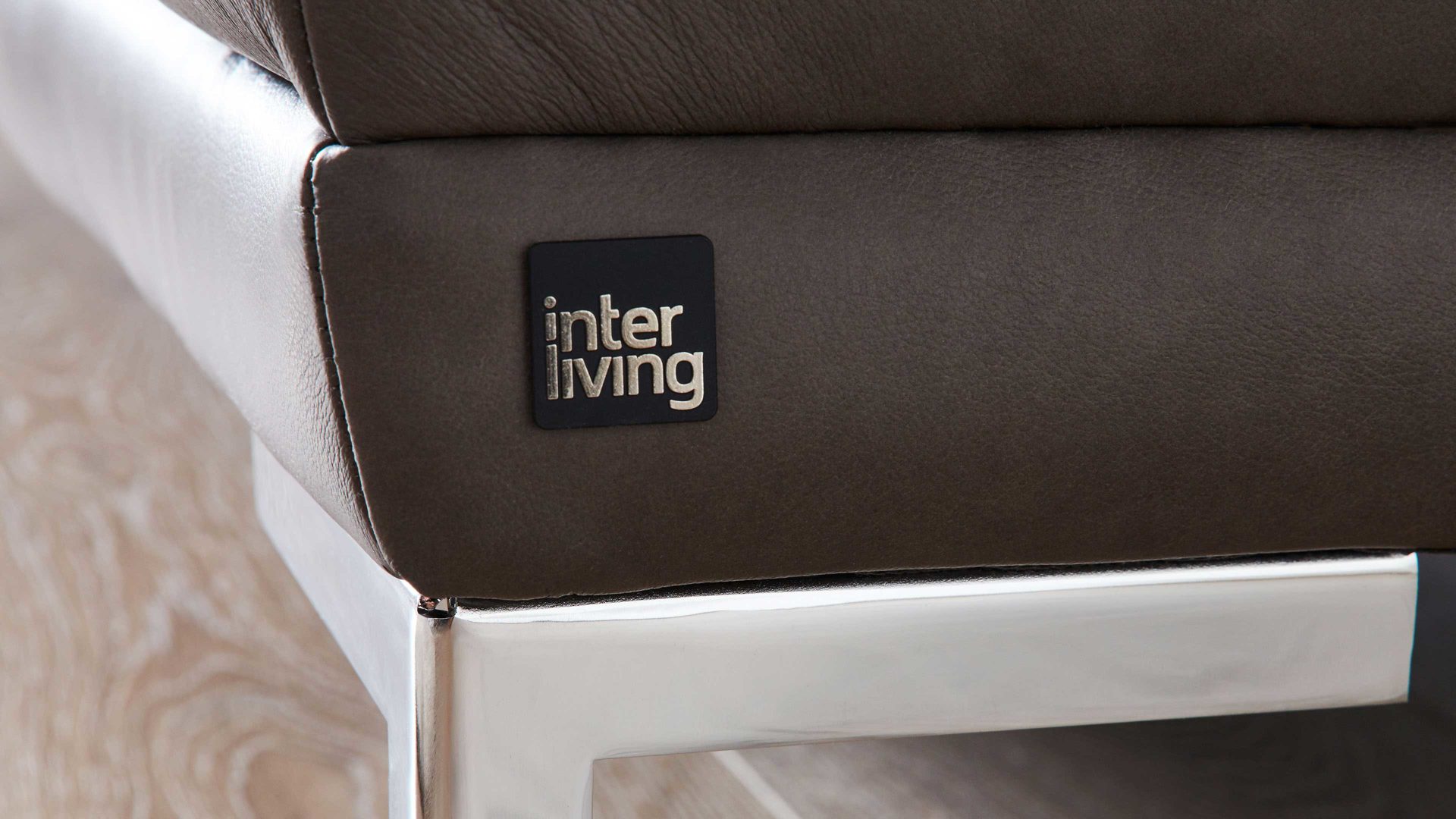 Zweisitzer Interliving aus Leder in Dunkelgrau Interliving Sofa Serie 4251 – Zweisitzer 12201 mit Sitztiefenverstellung Breite ca. 190 cm - dunkelgraues Leder Vintage grey & Metallfüße