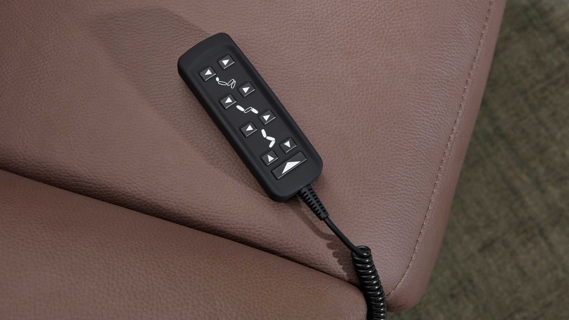 Relaxsessel Interliving aus Leder in Braun Interliving Sessel Serie 4550 - Sessel 77O44 zwei Motoren & Aufstehhilfe - kokosfarbenes LongLife-Leder & edelstahlfarbener Tellerfuß