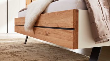 Bettgestell Interliving aus Holz in Holzfarben Interliving Schlafzimmer Serie 1019 – Bettgestell 523391 Wildeiche & weißer Mattlack –  Liegefläche ca. 200 x 200 cm