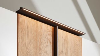 Aufbauleuchte Interliving aus Metall in Metallfarben Interliving Schlafzimmer Serie 1019 – Schrank-Aufbauleuchte 3,4 Watt