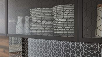 Einbauküche WERT KÜCHE® aus Holz in Weiß WERT KÜCHE® Ulrike mit AEG Einbaugeräten Muschelweiß, Rhombusmuster & Nussbaum Tobacco - zweizeilig