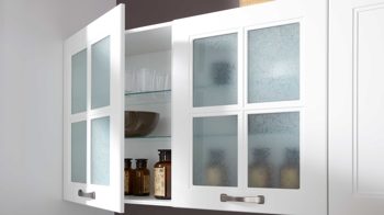 Einbauküche Interliving aus Holz in Weiß Interliving Küche Serie 3023 mit AEG Einbaugeräten Weiß & Mooreiche – zweizeilig