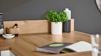 Einbauküche Interliving aus Holz in Weiß Interliving Küche Serie 3043 mit privileg Einbaugeräten Weiß & Vulkaneiche – Stellfläche ca. 365 x 258 cm